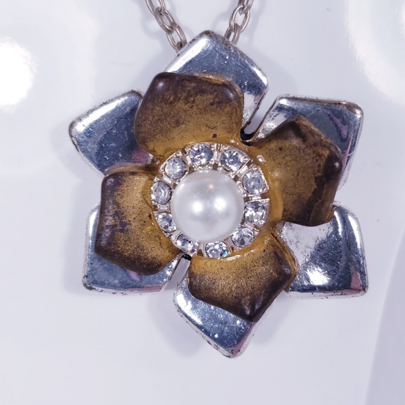 Jewelry - Flower pendant necklace Pearl Rhinestone
